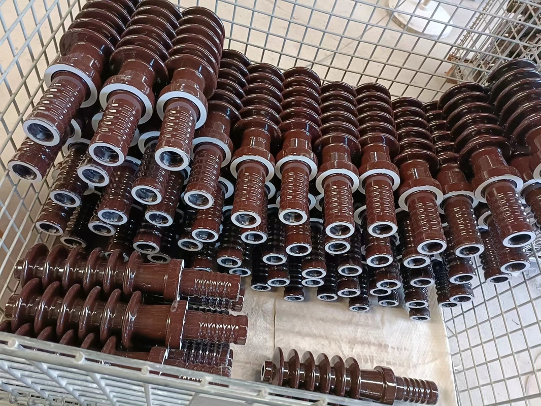Браун застеклил OEM доступное 25.8kV втулки фарфора ИШАКА масла высоковольтный