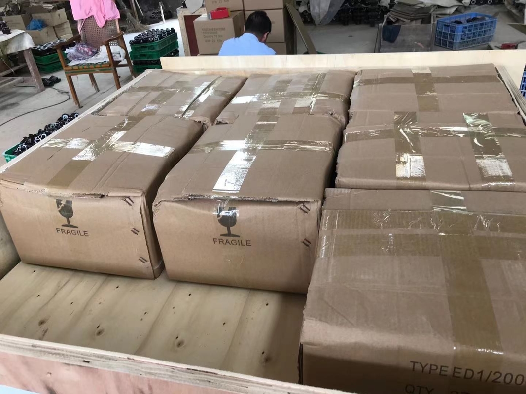 DIN погруженное маслом трансформатора фарфора дизайна OEM втулки 42530